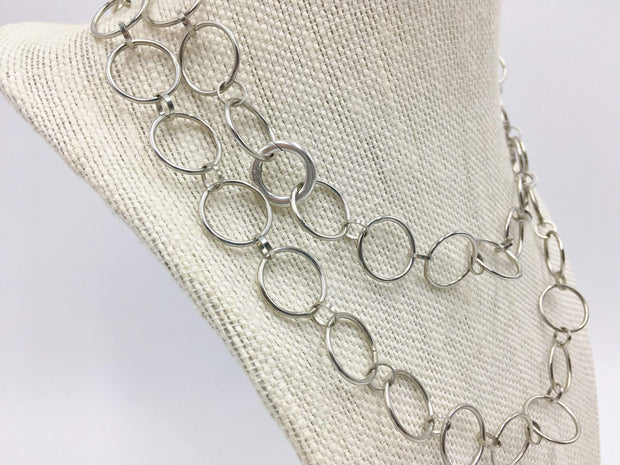 Elegant Silver Circle Chain