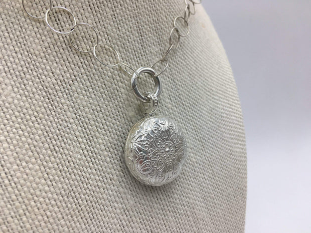 Elegant Silver Circle Chain