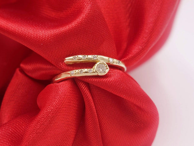 Gold Ring with one Diamond